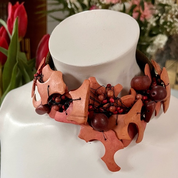 Wood Necklace - Picture 3 of 6